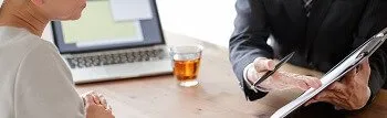 既製SaaSの多機能一式を導入せず、必要な機能だけを個別開発する業務Webシステム
